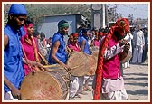 The sounds, colors and emotions of welcome&nbsp;