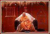 Swamishri on stage