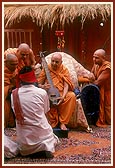 &nbsp;&nbsp;Swamishri plays and sanctifies an 'ektaro' of a tribal devotee