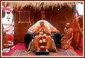   Swamishri accepts a garland