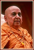 Swamishri blesses the tribal convention and showers his divine grace