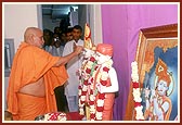 Swamishri performs the murti-pratishtha rituals of deities for BAPS Shri Swaminarayan Mandirs for the villages of Thamana, Balasinor, Piplata, Khijalpur and Yoginagar