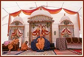 Swamishri blesses the devotees during the assembly