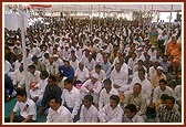 Devotees during the assembly