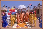 Children traditionally welcome Swamishri