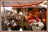 Prior to departing Swamishri addresses the devotees