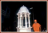 Darshan of shrine where Shastriji Maharaj as Dungar Bhagat played the 'maan' and narrated incidents from the Mahabharat