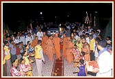 Swamishri arrives at BAPS Shri Swaminarayan Mandir, Mahelav