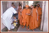 Swamishri blesses devotees, young and old, while on his way for darshan to the birthplace of Shastriji Maharaj