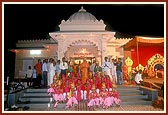 Swamishri at the mandir entrance