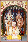 Shri Akshar Purushottam Maharaj and utsav murti