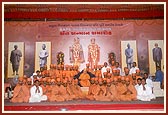 Swamishri and university officials with sadhus, parshads and sadhaks who had graduated from the Sardar Patel University