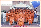 Swamishri with sadhus who had formerly lived and studied in the Chhatralay