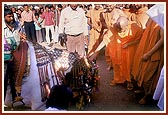 The mare bows down at Swamishri's feet
