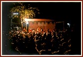 Swamishri blesses the evening satsang assembly