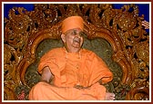 Swamishri in the welcome assembly