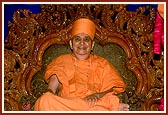 Swamishri in the welcome assembly