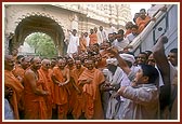 Swamishri on his way for darshan to the rang mandap