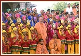 Swamishri with the Gurukul students of Sarangpur dressed in traditional clothes