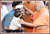 Swamishri blesses a visitor