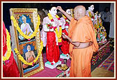 Swamishri performs the pratishtha rituals of BAPS Shri Swaminarayan Mandirs (hari mandirs) for the suburbs of Maninagar and Vadaj in Amdavad 
