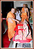 Swamishri performs the foundation-stone laying rituals for hari mandirs for Chandlodiya, Nikol and Nirnaynagar suburbs of Amdavad 