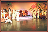 Children dance before Swamishri during the drama