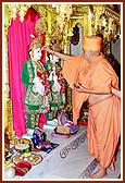 Performs pujan of Shri Akshar Purushottam Maharaj...