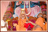 Swamishri inaugurates "Shri Swaminarayan Charit Manas" - the life story of Bhagwan Swaminarayan in verses (chopai) - written by Sadhu Aksharjivandas