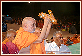 "Sonana bor jhule Dharmakishore..." Swamishri rejoices by playing the kartal while sadhus and devotees rock Shri Harikrishna Maharaj in conclusion to the Hari Jayanti festival 