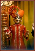 Shri Harikrishna Maharaj attired in chandan