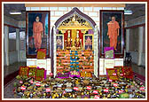 A grand offering of annakut to Thakorji