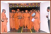 Swamishri inaugurates the newly built sant ashram