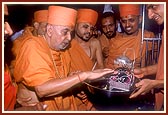 Darshan of Shaligram worshipped by Sadguru Gopalanand Swami