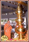 Swamishri performs pujan of mandir kalash and dhwaja-dand (flagstaff)