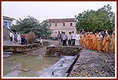 Swamishri observes the site