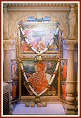 Swamishri engaged in darshan and performance of pradakshina of Akshar Deri