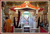 Swamishri engaged in darshan and performance of pradakshina of Akshar Deri
