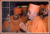 Swamishri engaged in darshan