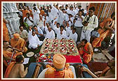 During the kalash rituals, when the grand murti of Bhagwan Swaminarayan is installed in Akshardham, sadhus and devotees proclaim the 'Jai' of Bhagwan Swaminarayan joyfully