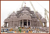 Darshan of Akshardham with kalashes established on top