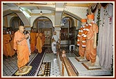 Darshan of gurus Shastriji Maharaj and Yogiji Maharaj