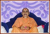 Swamishri in the assembly