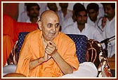 Swamishri participates during the festive singing of bhajans