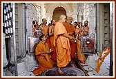 On Bhadarva sud 4 Swamishri performs Ganesh pujan and arti in mandir