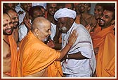 Swamishri in a jovial mood with Shri Ragha Bharvad