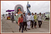 During the procession the utsav murti of Bhagwan Swaminarayan in different decorative floats 