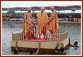 Swamishri arrives