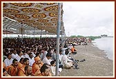 A grand festival on the banks of Shri Yagnapurush Sarovar on the outskirts of Sarangpur