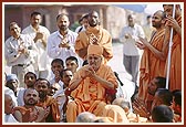 After the earthquake Swamishri, sadhus and devotees engage in chanting dhun outside the Swaminarayan Akshardham monument